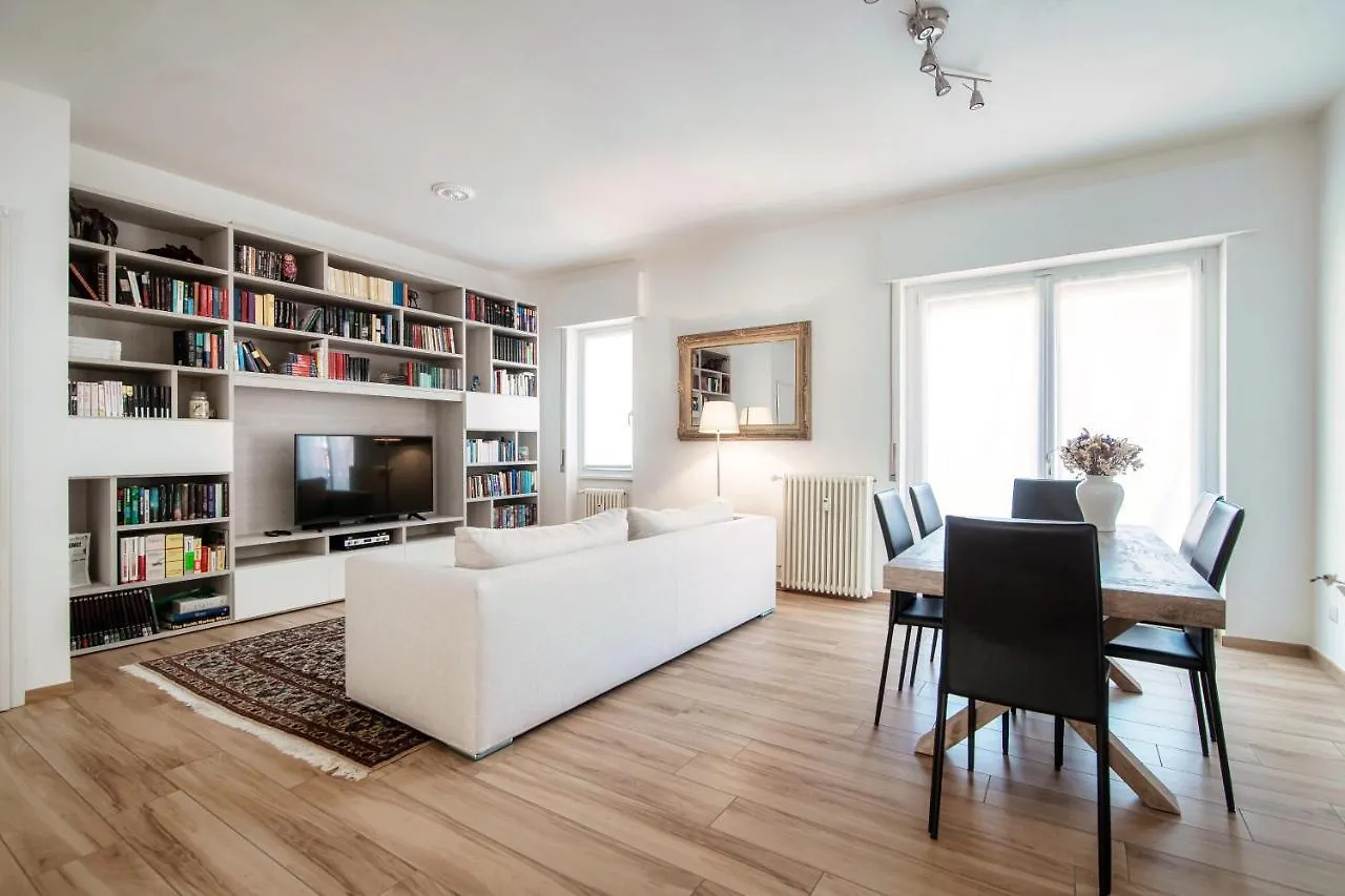 Apartament Piazza Roma - The House Of Travelers Como