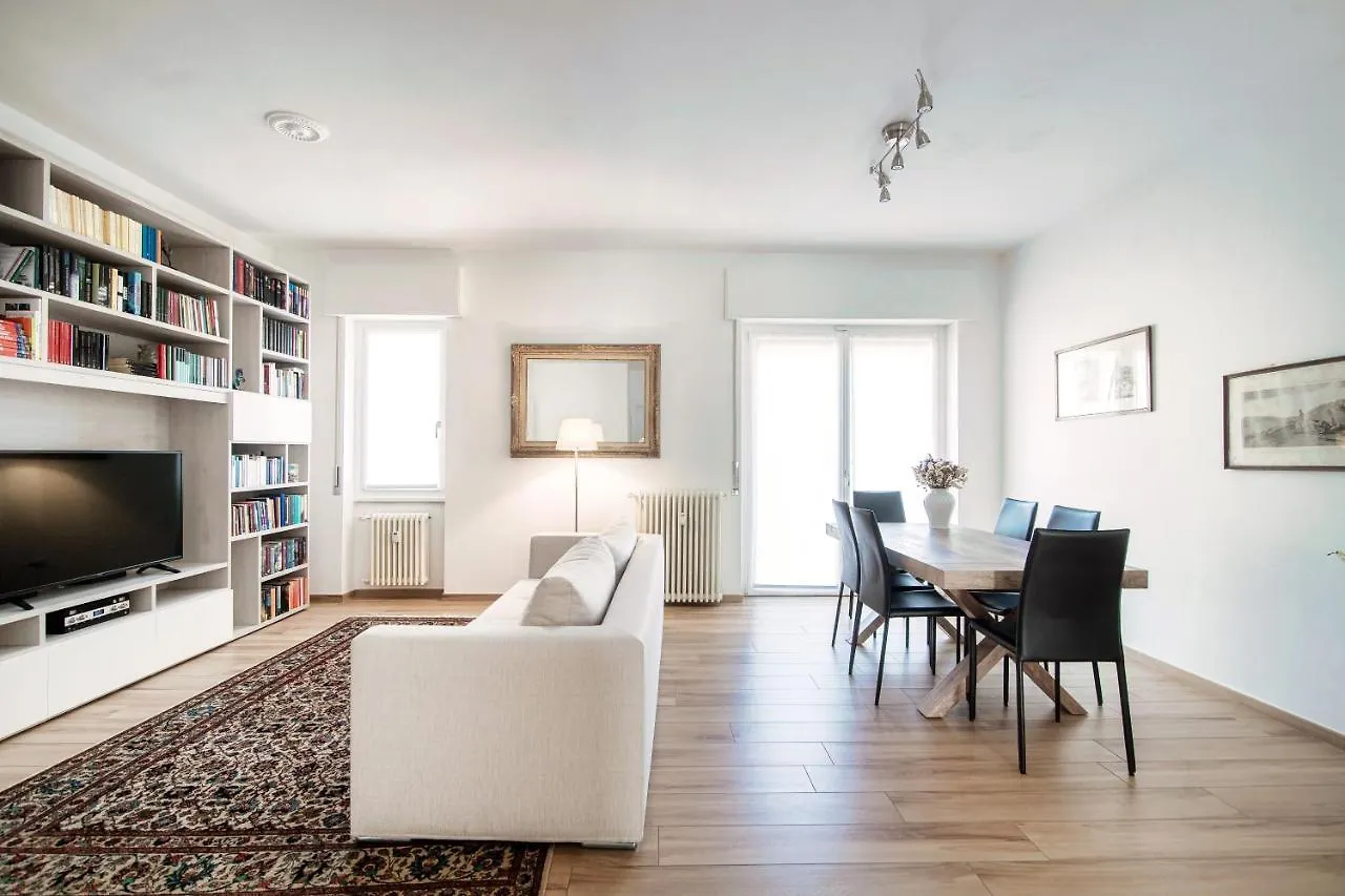 Apartament Piazza Roma - The House Of Travelers Como