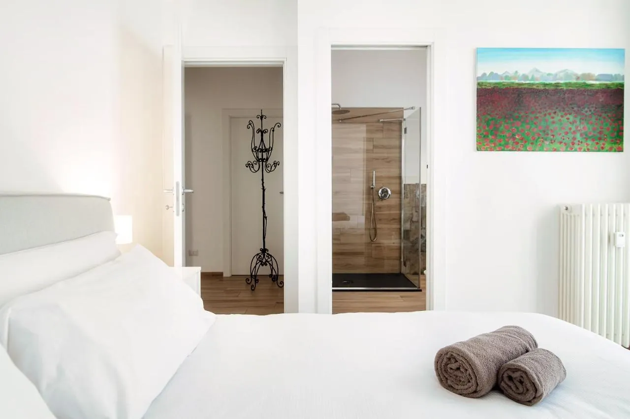 Apartament Piazza Roma - The House Of Travelers Como Włochy