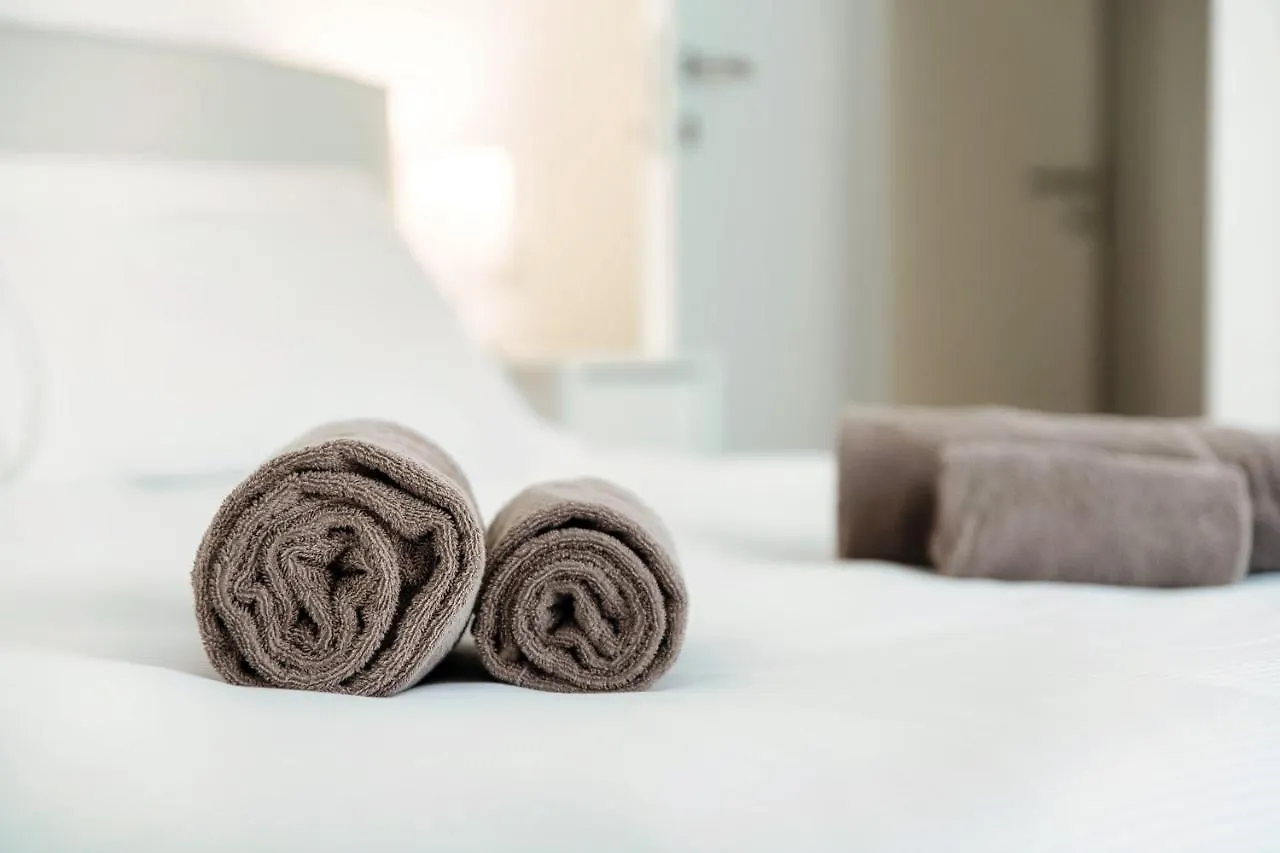 Apartament Piazza Roma - The House Of Travelers Como 0*,  Włochy