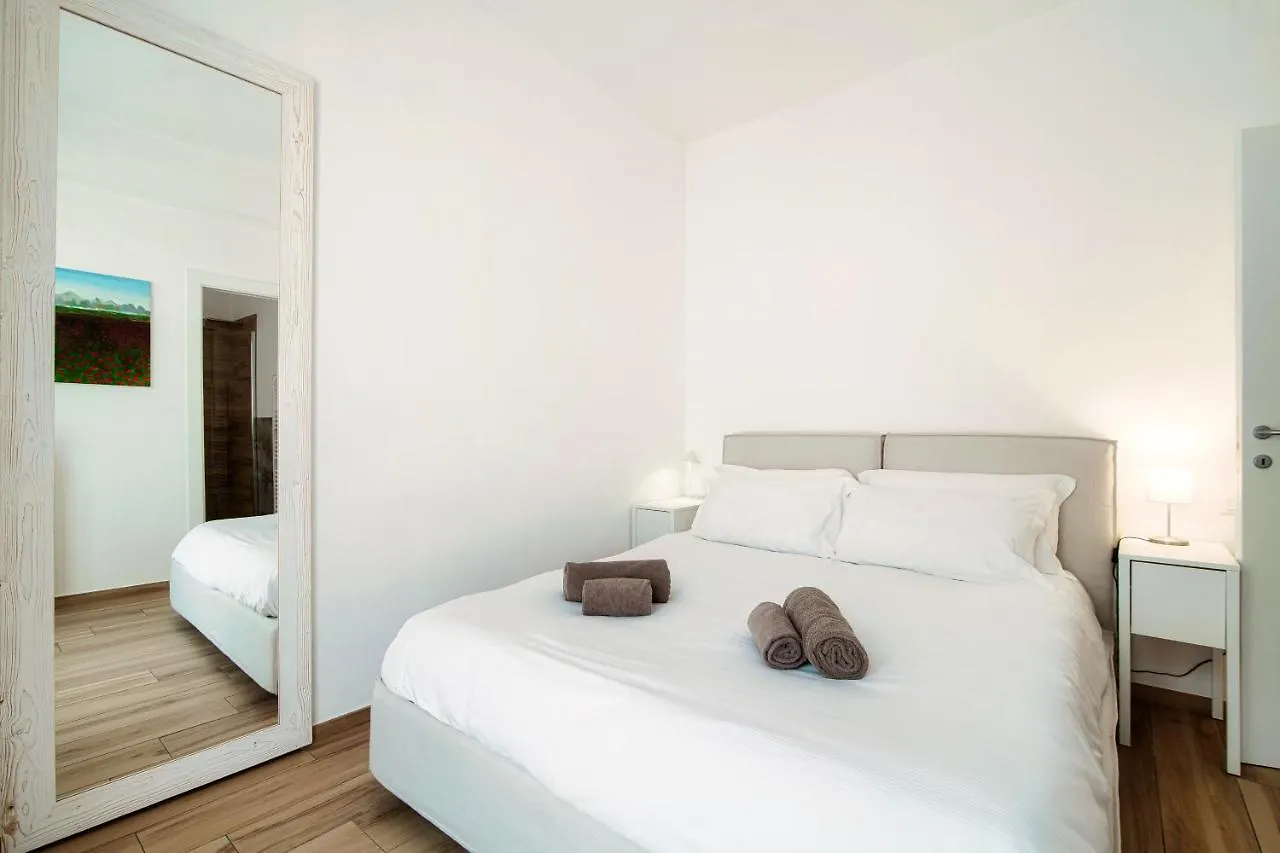 Apartament Piazza Roma - The House Of Travelers Como