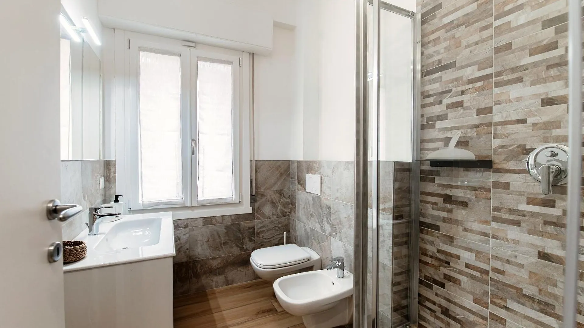 Apartament Piazza Roma - The House Of Travelers Como