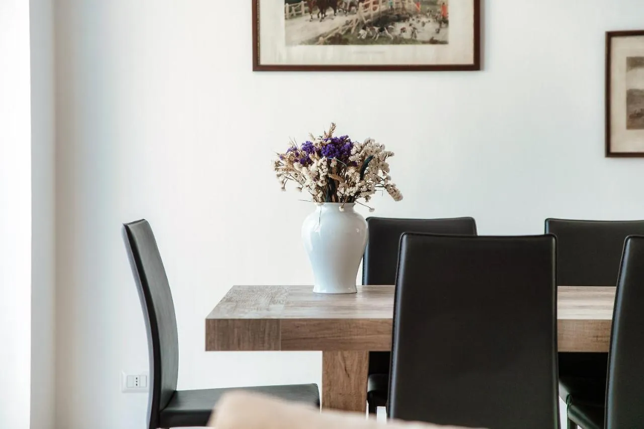 Piazza Roma - The House Of Travelers Apartment Como 0*,