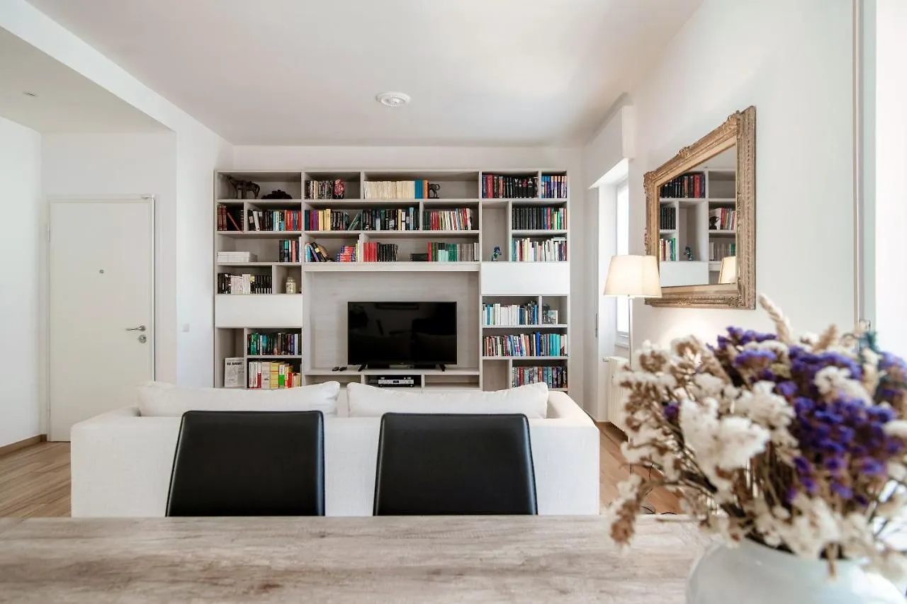 Piazza Roma - The House Of Travelers Apartment Como