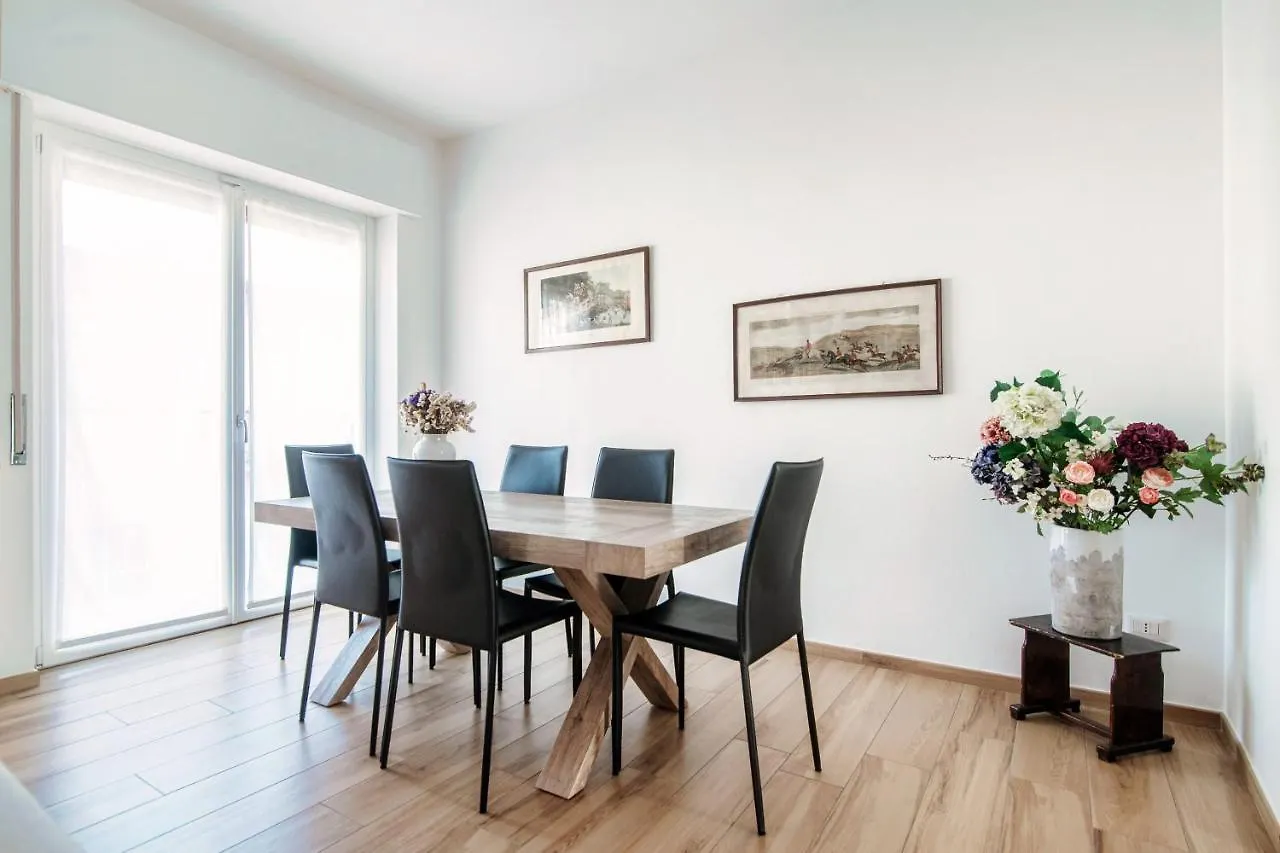 Piazza Roma - The House Of Travelers Apartment Como Italy