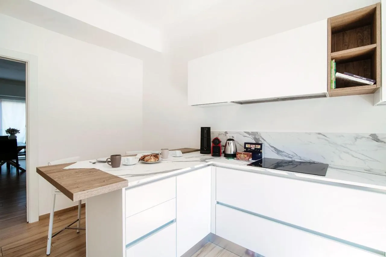 Piazza Roma - The House Of Travelers Apartment Como Italy