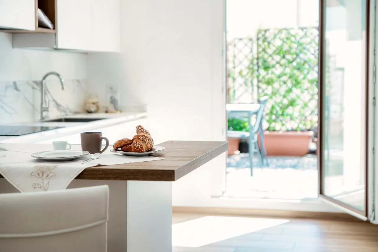 Piazza Roma - The House Of Travelers Apartment Como
