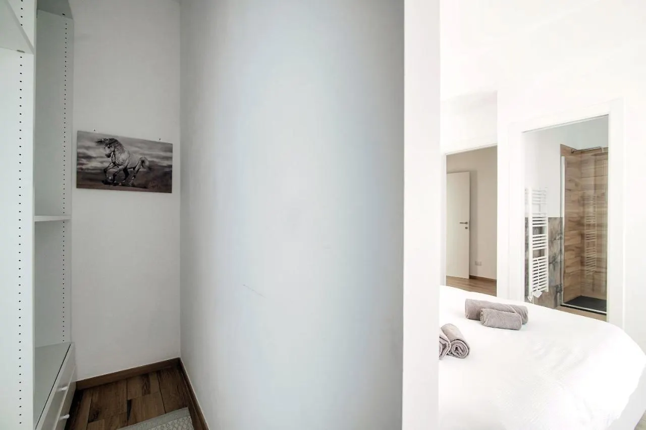 Piazza Roma - The House Of Travelers Apartment Como 0*,