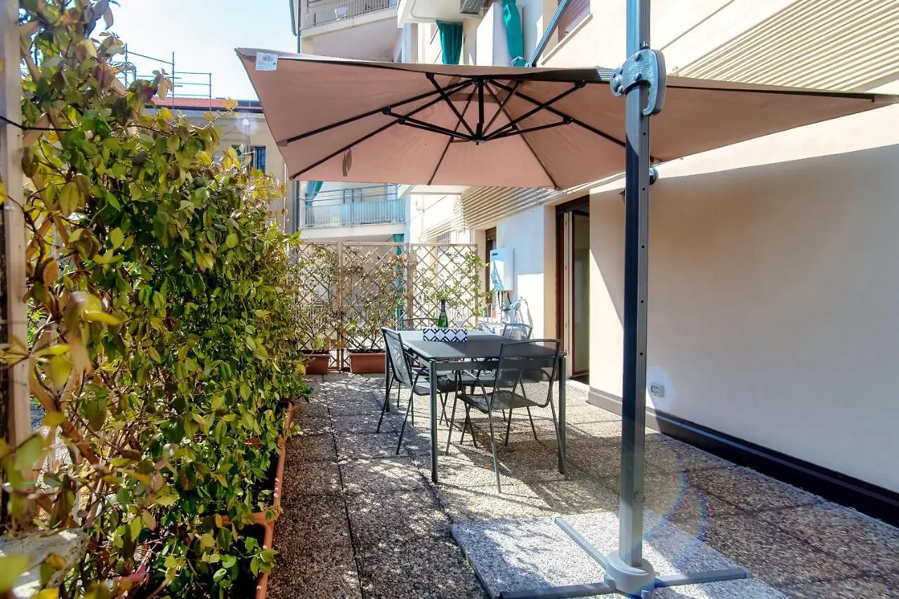 Piazza Roma - The House Of Travelers Apartment Como Italy