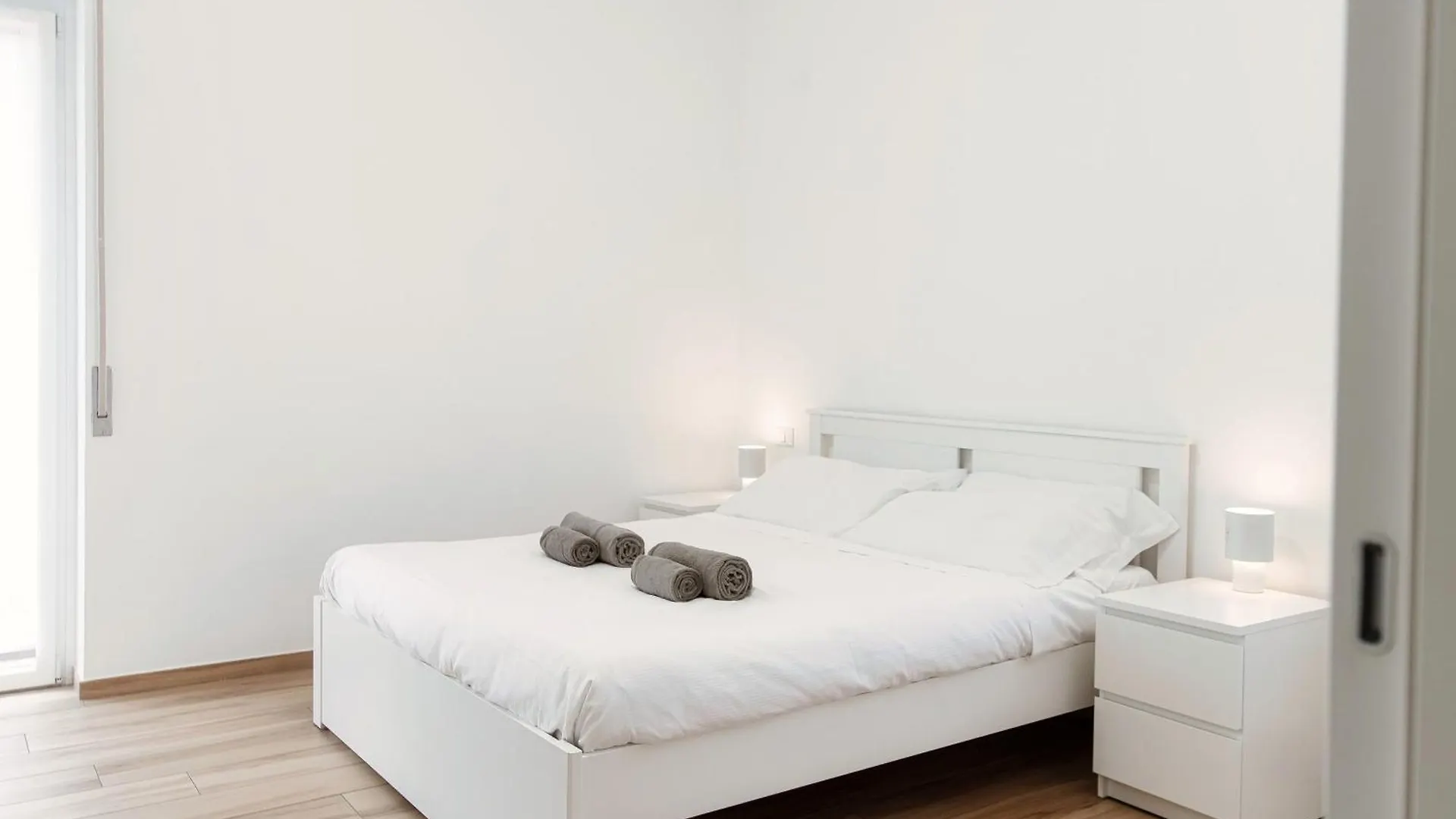 Piazza Roma - The House Of Travelers Apartment Como